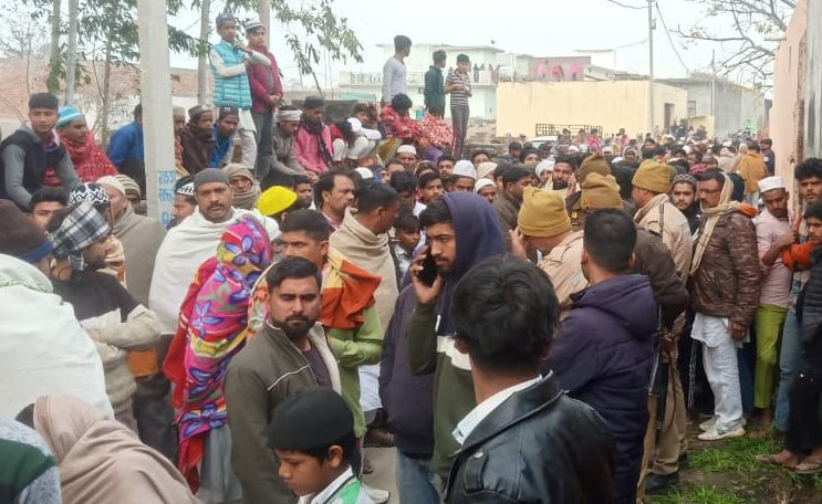 झिंझाना क्षेत्र के गांव बिडौली सादात में मृतक की कमर पर चोट के निशान झिंझाना क्षेत्र के गांव बिडौली सादात में मृतक की कमर पर चोट के निशान