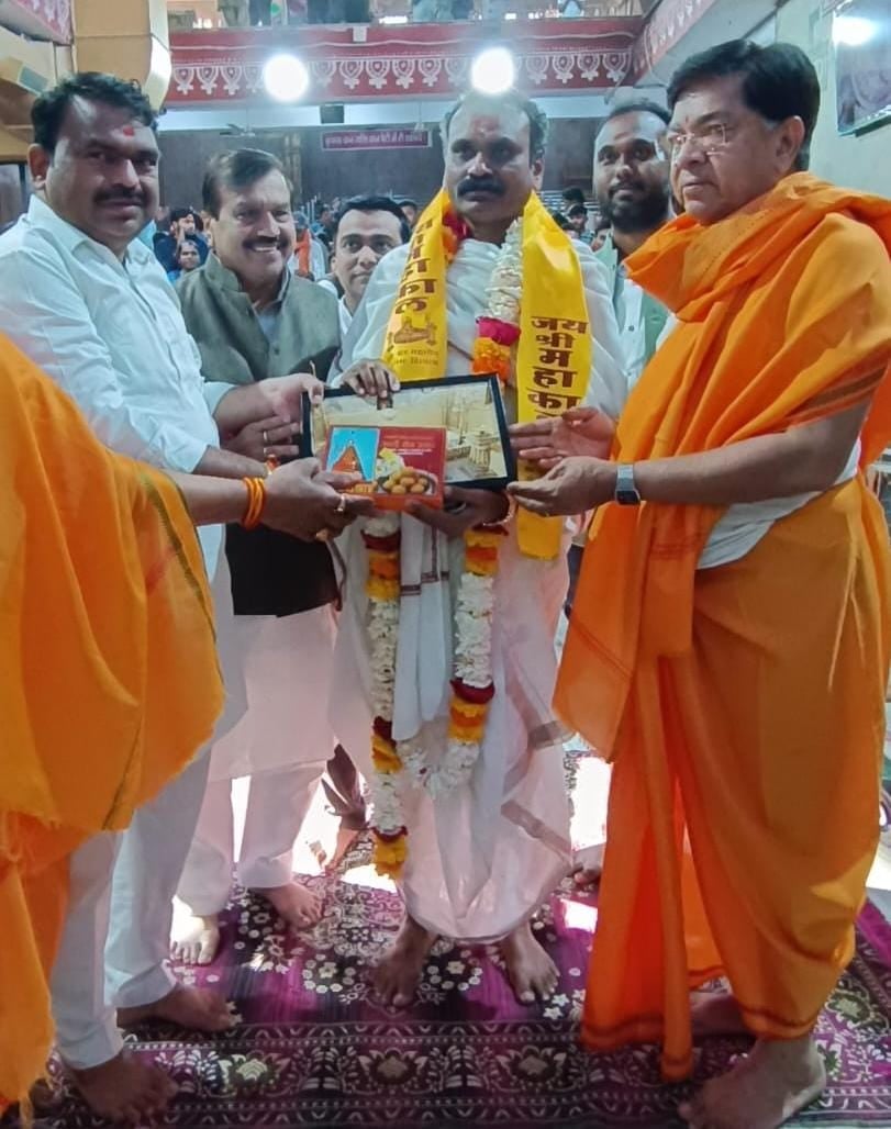 राज्यमंत्री लोगनाथन मुरुगन और लॉजिस्टिक कार्पोरेशन अध्यक्ष राहुल सिंह लोधी ने किए बाबा महाकाल क