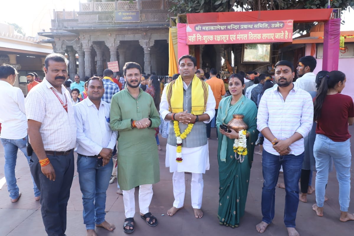 राज्यमंत्री लोगनाथन मुरुगन और लॉजिस्टिक कार्पोरेशन अध्यक्ष राहुल सिंह लोधी ने किए बाबा महाकाल क