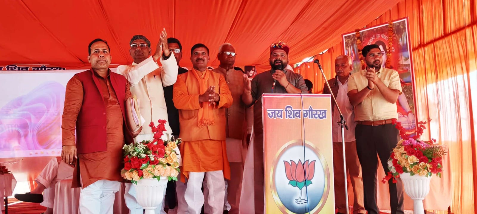 गंगोह में आयोजित योगी जोगी नाथ समाज की स्वाभिमान रैली को संबोधित करते सांसद प्रदीप चौधरी। संवाद गंगोह में आयोजित योगी जोगी नाथ समाज की स्वाभिमान रैली को संबोधित करते सांसद प्रदीप चौधरी। संवाद