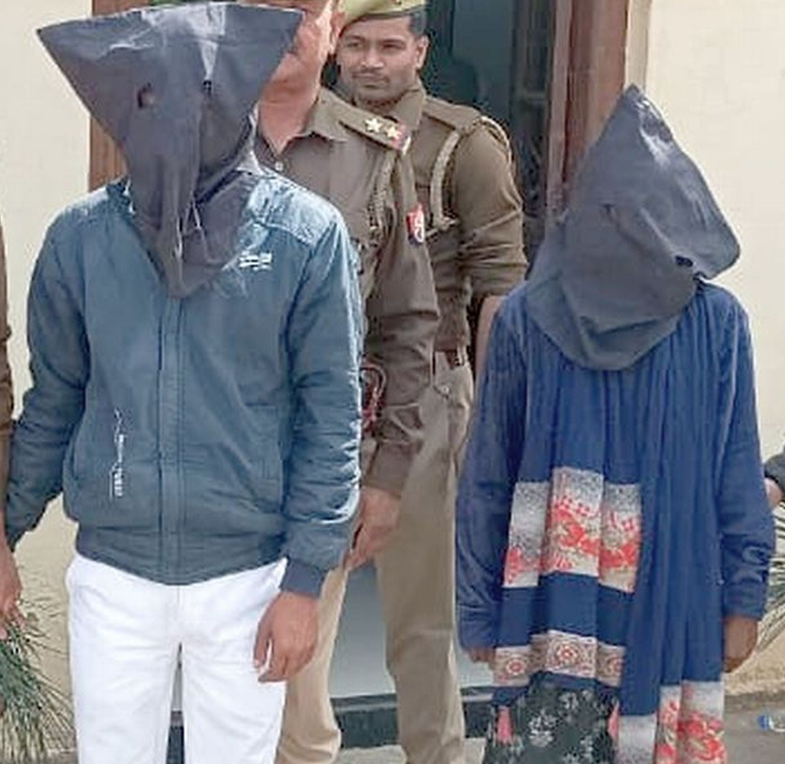 पुलिस लाइन में खड़े बांकेलाल हत्याकांड के आरोपी। संवाद पुलिस लाइन में खड़े बांकेलाल हत्याकांड के आरोपी। संवाद