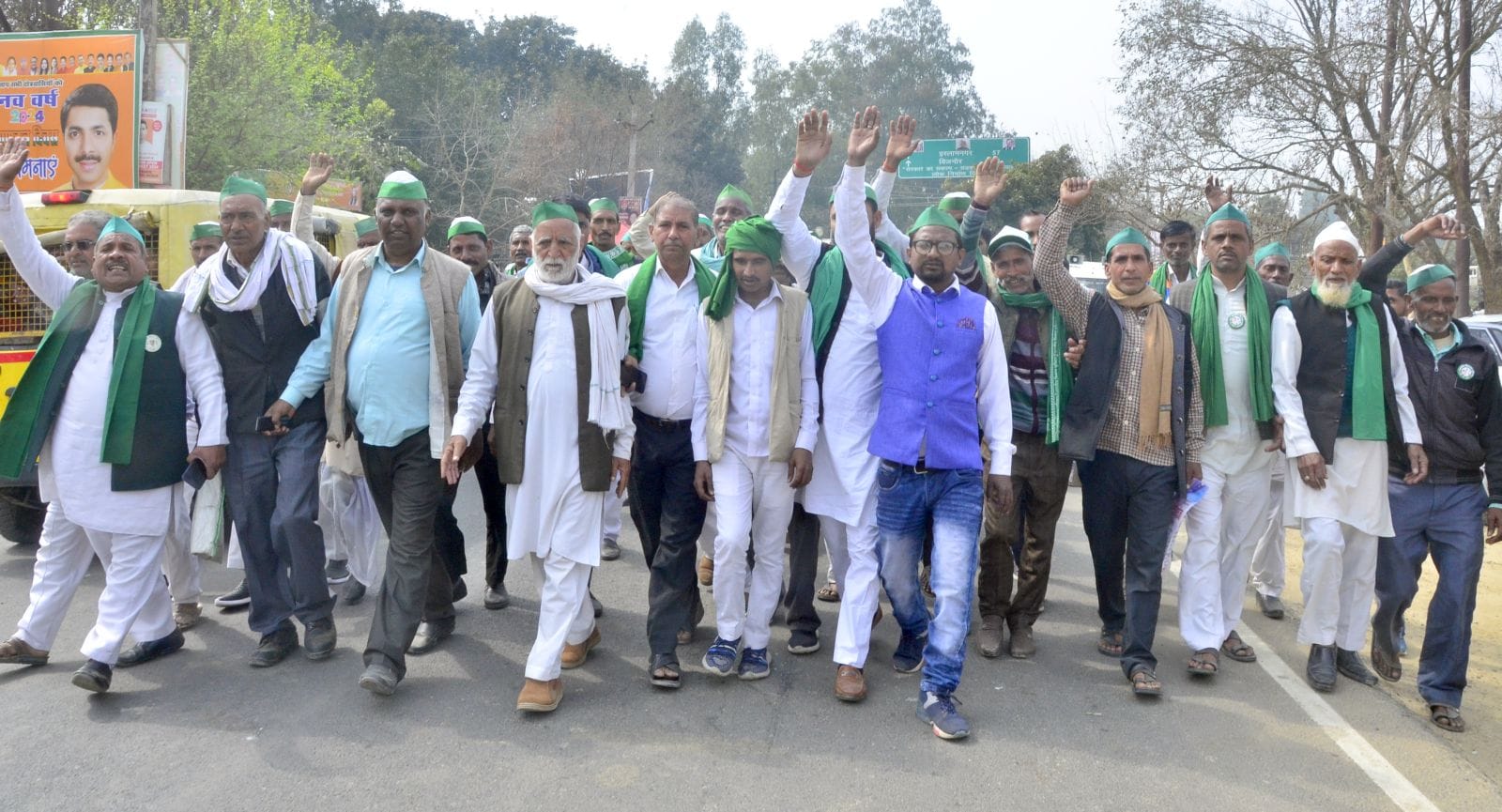 ट्रैक्टर परेड निकालते भाकियू के कार्यकर्ता। संवाद