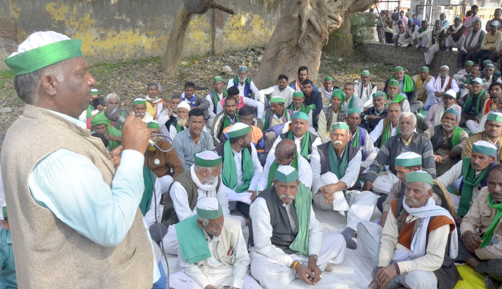 ट्रैक्टर परेड निकालते भाकियू के कार्यकर्ता। संवाद
