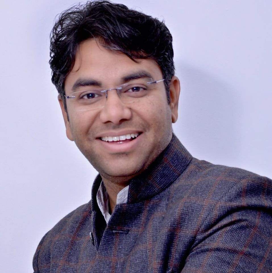 फोटो संख्या:69- महेंद्रगढ़ में शोरूम में एलईडी टीवी पर बजट को देखते व्यापारी व दुकानदार--स्रोत- फोटो संख्या:69- महेंद्रगढ़ में शोरूम में एलईडी टीवी पर बजट को देखते व्यापारी व दुकानदार--स्रोत-