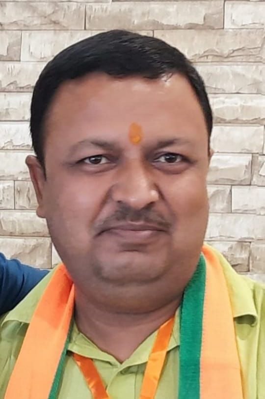 फोटो संख्या:69- महेंद्रगढ़ में शोरूम में एलईडी टीवी पर बजट को देखते व्यापारी व दुकानदार--स्रोत- फोटो संख्या:69- महेंद्रगढ़ में शोरूम में एलईडी टीवी पर बजट को देखते व्यापारी व दुकानदार--स्रोत-