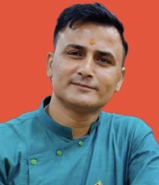 फोटो संख्या:69- महेंद्रगढ़ में शोरूम में एलईडी टीवी पर बजट को देखते व्यापारी व दुकानदार--स्रोत- फोटो संख्या:69- महेंद्रगढ़ में शोरूम में एलईडी टीवी पर बजट को देखते व्यापारी व दुकानदार--स्रोत-