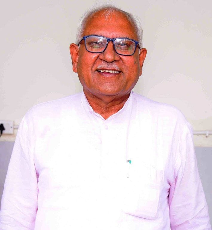 फोटो संख्या:69- महेंद्रगढ़ में शोरूम में एलईडी टीवी पर बजट को देखते व्यापारी व दुकानदार--स्रोत- फोटो संख्या:69- महेंद्रगढ़ में शोरूम में एलईडी टीवी पर बजट को देखते व्यापारी व दुकानदार--स्रोत-
