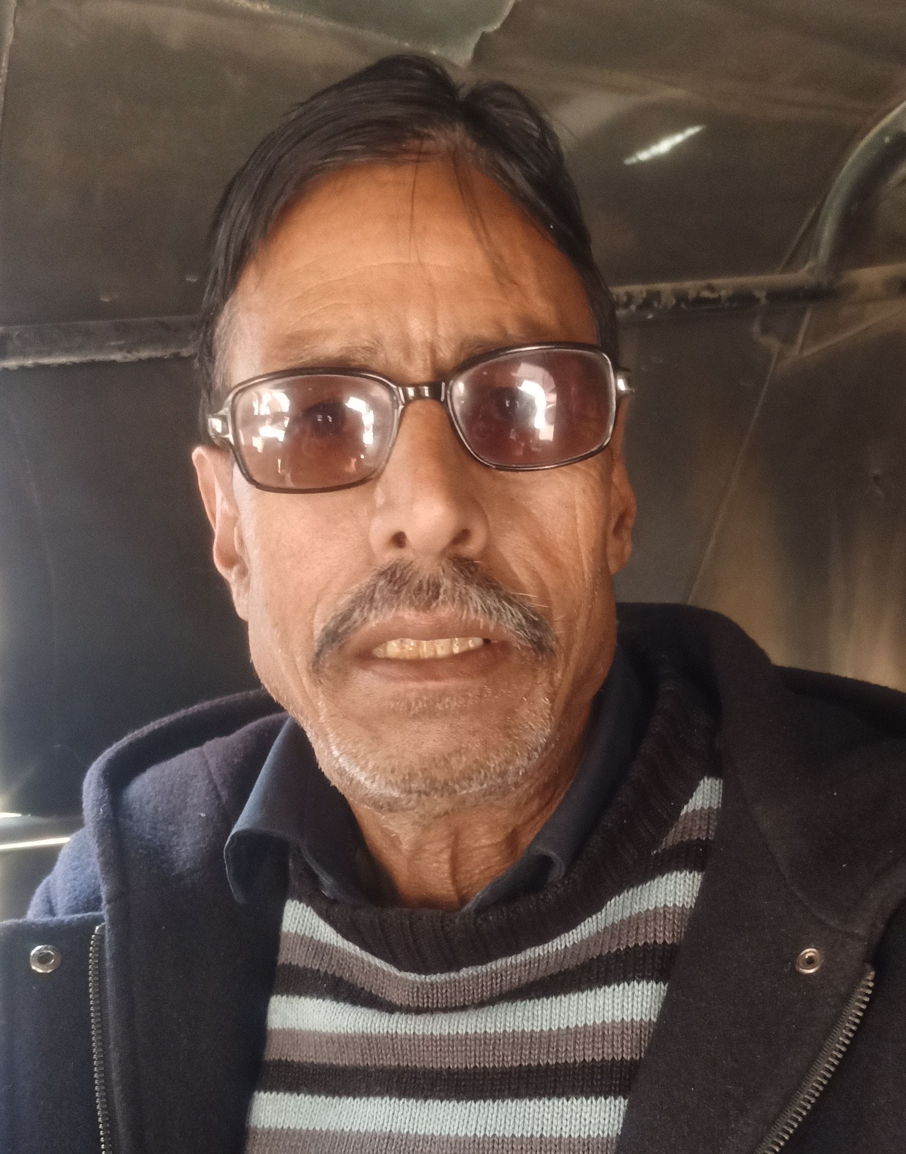 नरेश कुमार। ऑटो चालक नरेश कुमार। ऑटो चालक