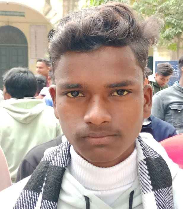 पहली पाली की परीक्षा देकर निकलते छात्र-संवाद