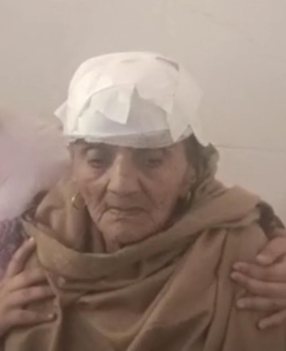 रेवाड़ी। निर्माणाधीन बिल्डिंग की वजह से पड़ोस के मकान की गिरी दीवार। संवाद