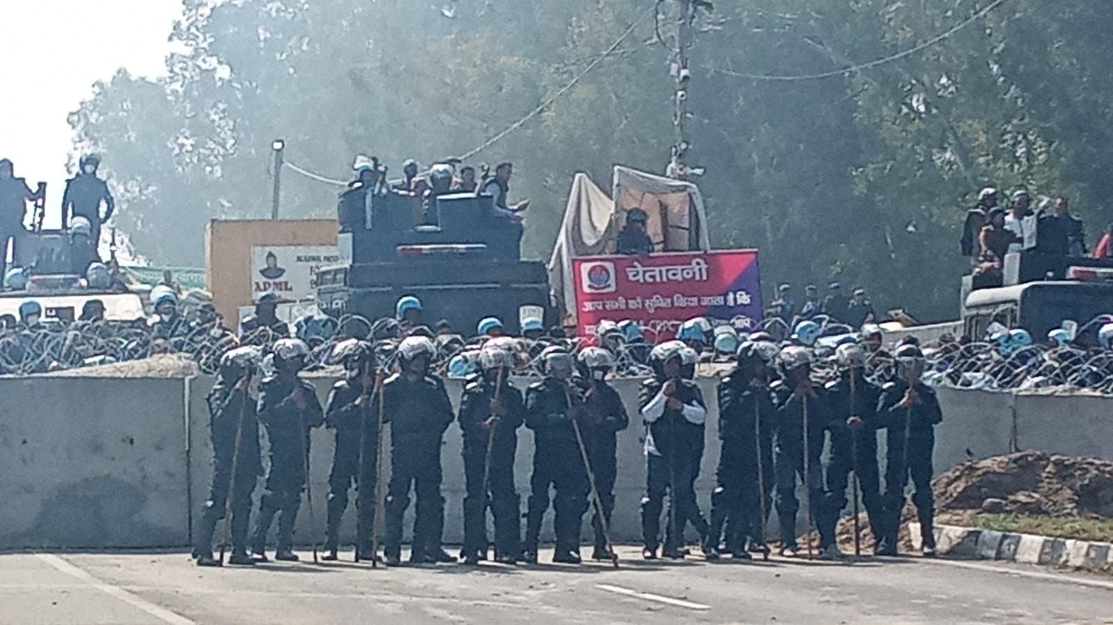 दिल्ली कूच के लिए दातासिंह वाला बॉर्डर पर डटे पंजाब के किसान। संवाद दिल्ली कूच के लिए दातासिंह वाला बॉर्डर पर डटे पंजाब के किसान। संवाद
