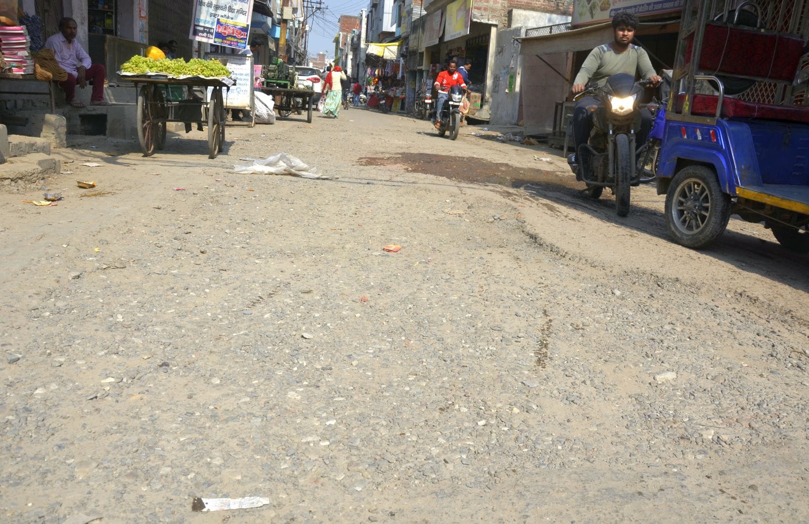 जफा की कोठी से शहबापुर को जाने वाली टूटी पड़ी सड़क। संवाद