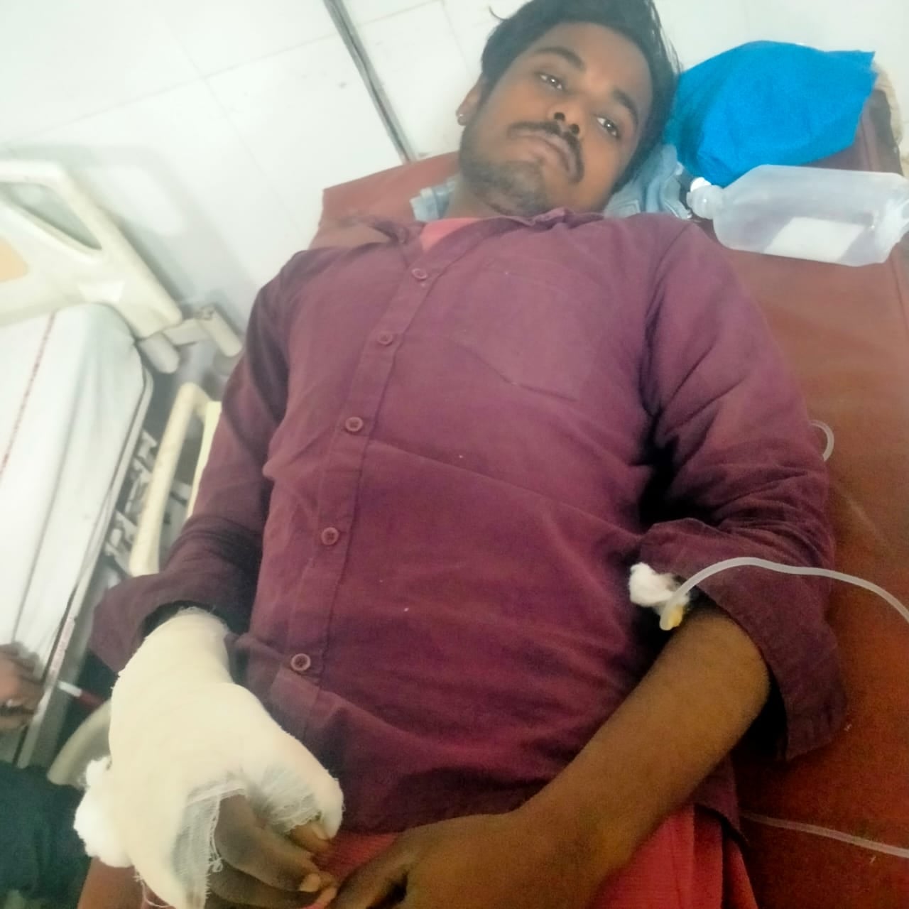 कलानौर के खैरडी मोड पर हुई दुर्घटना में श्रतिग्रस्त कार। संवाद कलानौर के खैरडी मोड पर हुई दुर्घटना में श्रतिग्रस्त कार। संवाद