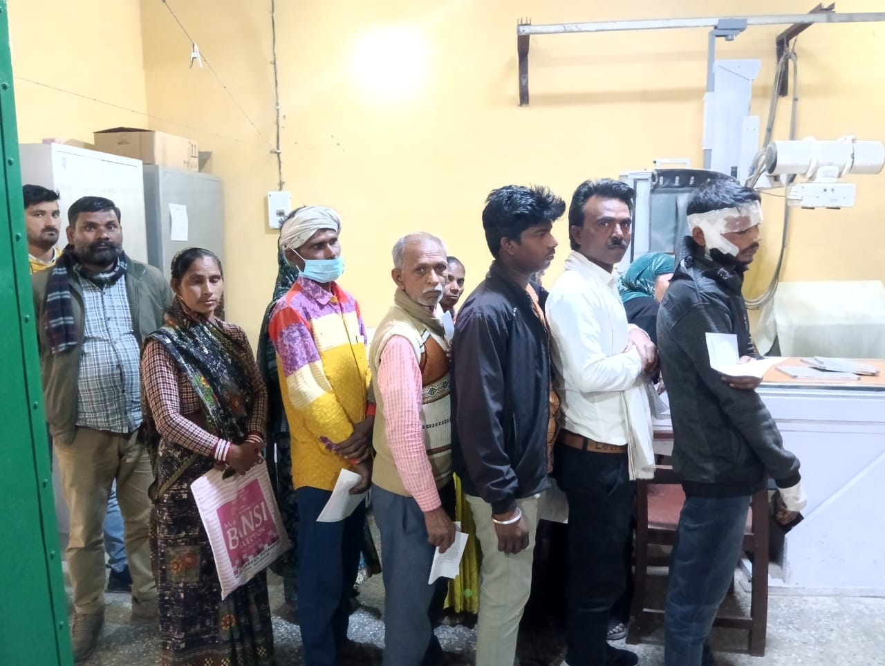 मेडिकल कॉलेज में लैंब पर की जा रही जांच । संवाद