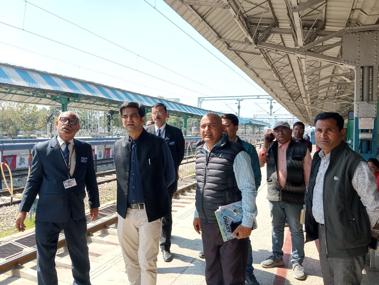 पीलीभीत रेलवे जंक्शन पर होता निर्माण कार्य ।संवाद पीलीभीत रेलवे जंक्शन पर होता निर्माण कार्य ।संवाद