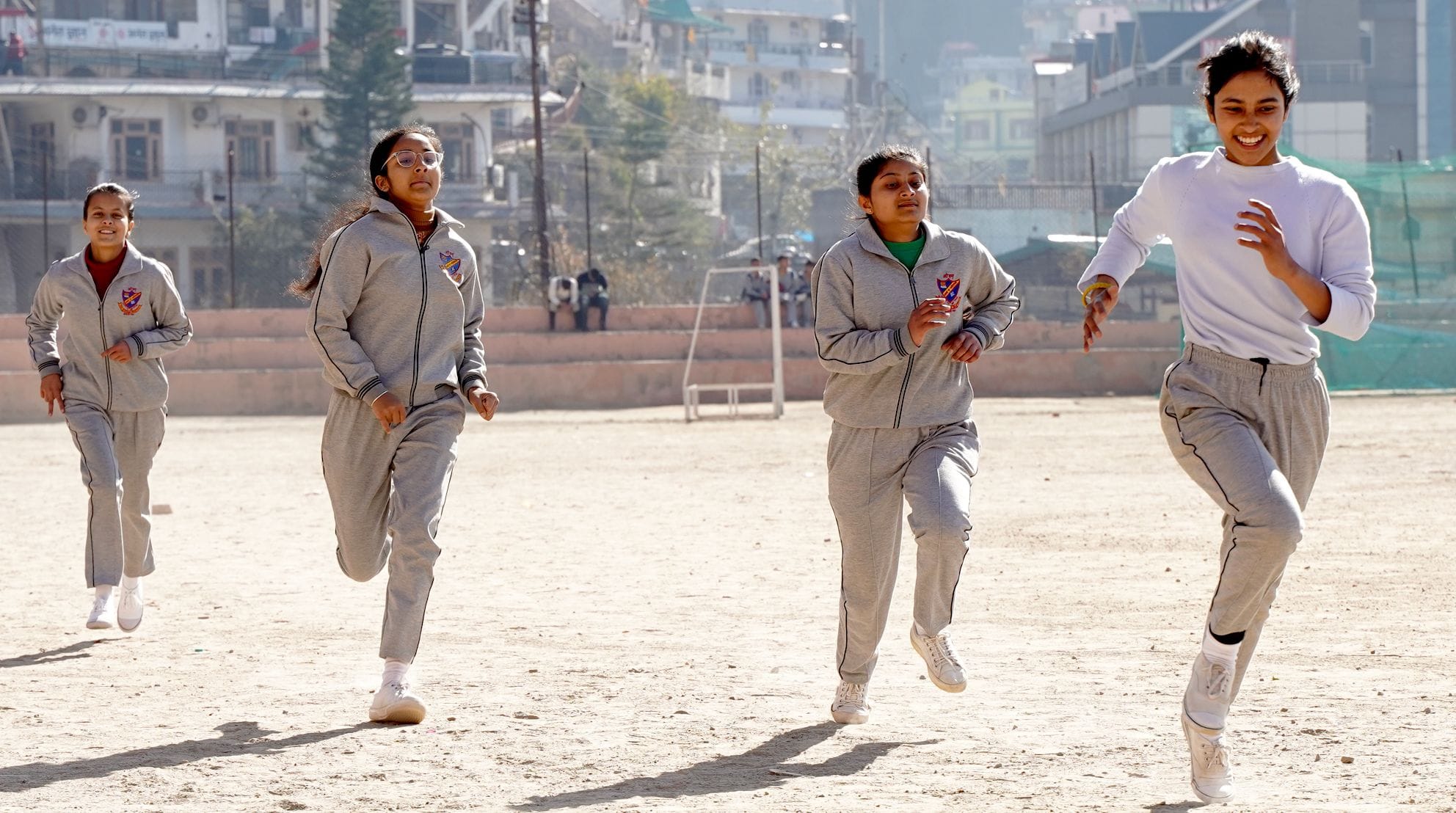 दयानंद आदर्श विद्यालय सोलन की ओर से ठोडो मैदान में आयोजित दौड़ प्रतियोगिता में भाग लेते छात्र। दयानंद आदर्श विद्यालय सोलन की ओर से ठोडो मैदान में आयोजित दौड़ प्रतियोगिता में भाग लेते छात्र।