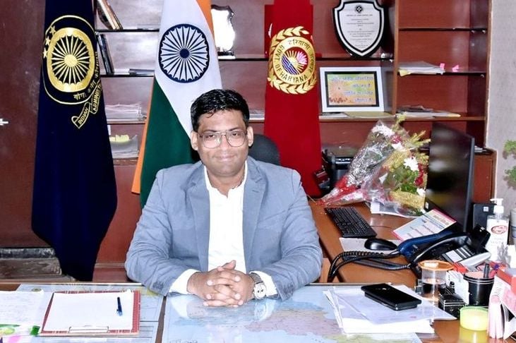 27जेएनडी18: जानकारी देते हुए डीसी मोहम्मद इमरान रजा। स्रोत