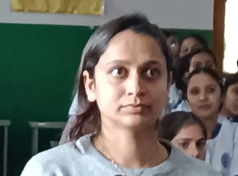 नालागढ़ के अवस्थी नर्सिंग कॉलेज में आयोजित अमर उजाला अपराजिता कार्यक्रम में जानकारी देती उपनिर नालागढ़ के अवस्थी नर्सिंग कॉलेज में आयोजित अमर उजाला अपराजिता कार्यक्रम में जानकारी देती उपनिर