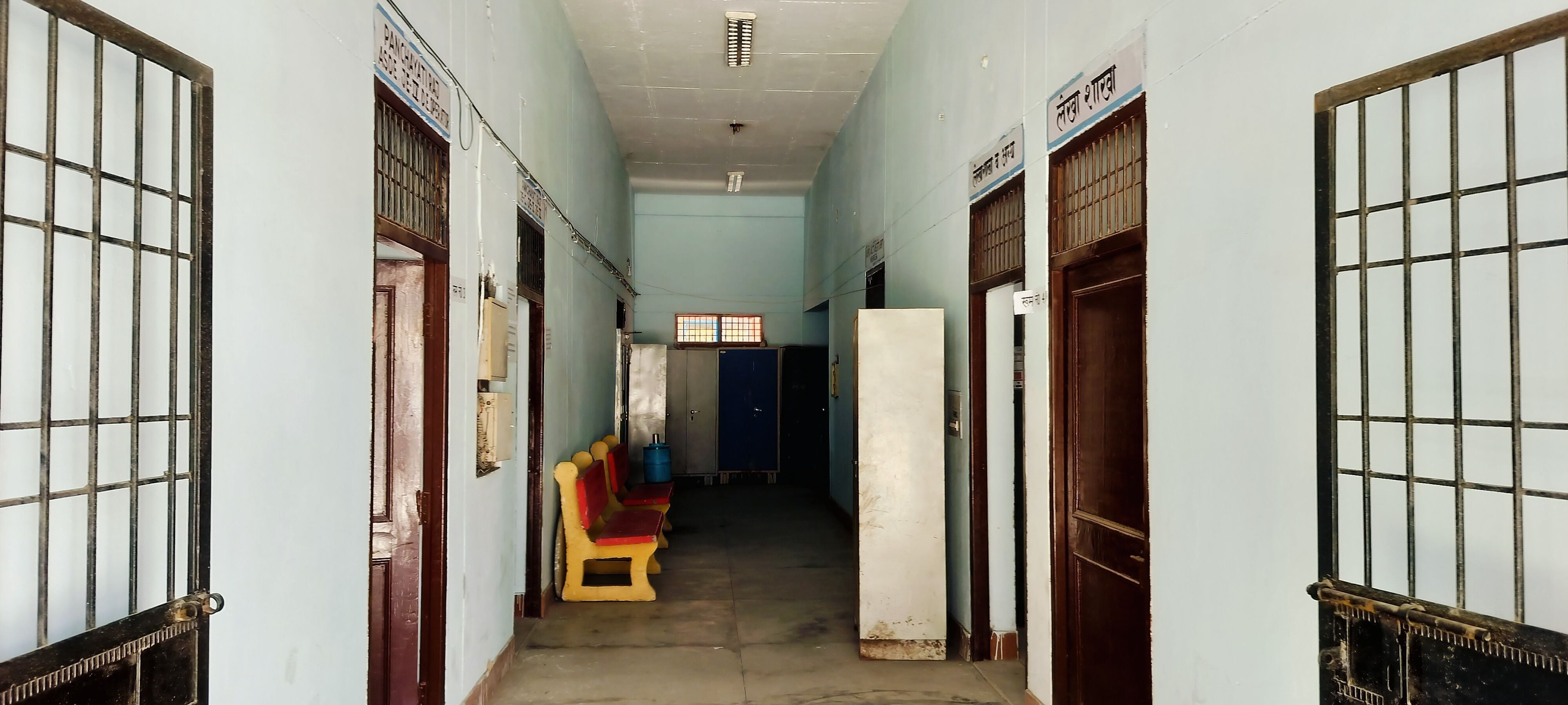 15जेएनडी30: आरटीए कार्यालय के बाहर एक्सपायरी डेट का लगा सिलिंडर। संवाद। 15जेएनडी30: आरटीए कार्यालय के बाहर एक्सपायरी डेट का लगा सिलिंडर। संवाद।