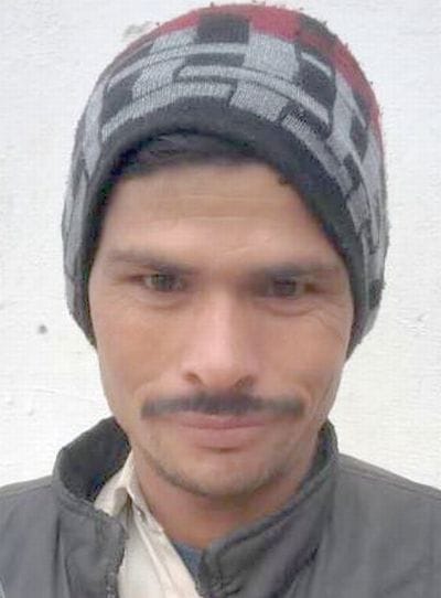 इसी हाईटेंशन लाइन के तार से टकराई युवक का सरिया। संवाद इसी हाईटेंशन लाइन के तार से टकराई युवक का सरिया। संवाद