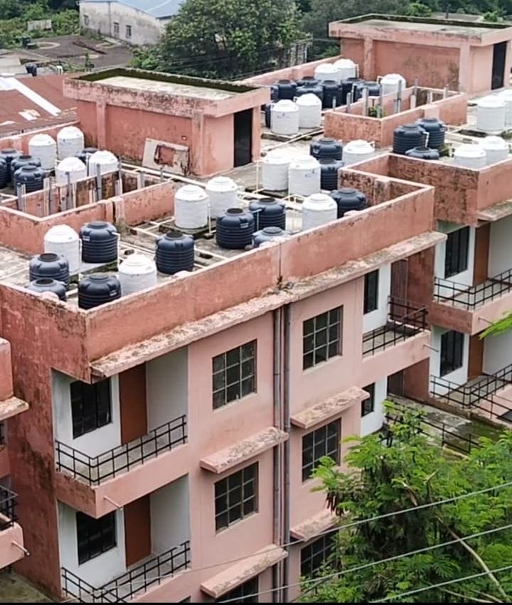 परवाणू की आवासीय कालोनी में तोड़ा गया वॉशवेशन। संवाद परवाणू की आवासीय कालोनी में तोड़ा गया वॉशवेशन। संवाद