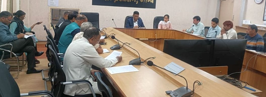 18जेएनडी21-लघु सचिवालय में राजनैतिक दलों की बैठक लेते डीसी मोहम्मद इमरान रजा। संवाद 18जेएनडी21-लघु सचिवालय में राजनैतिक दलों की बैठक लेते डीसी मोहम्मद इमरान रजा। संवाद