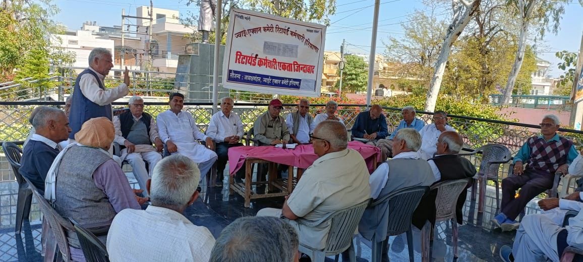 20जेएनडी26 : हरियाणा ज्वाइंट एक्शन कमेटी रिटायर्ड कर्मचारी एसोसिएशन की बैठक में भाग लेते सदस्य। 20जेएनडी26 : हरियाणा ज्वाइंट एक्शन कमेटी रिटायर्ड कर्मचारी एसोसिएशन की बैठक में भाग लेते सदस्य।