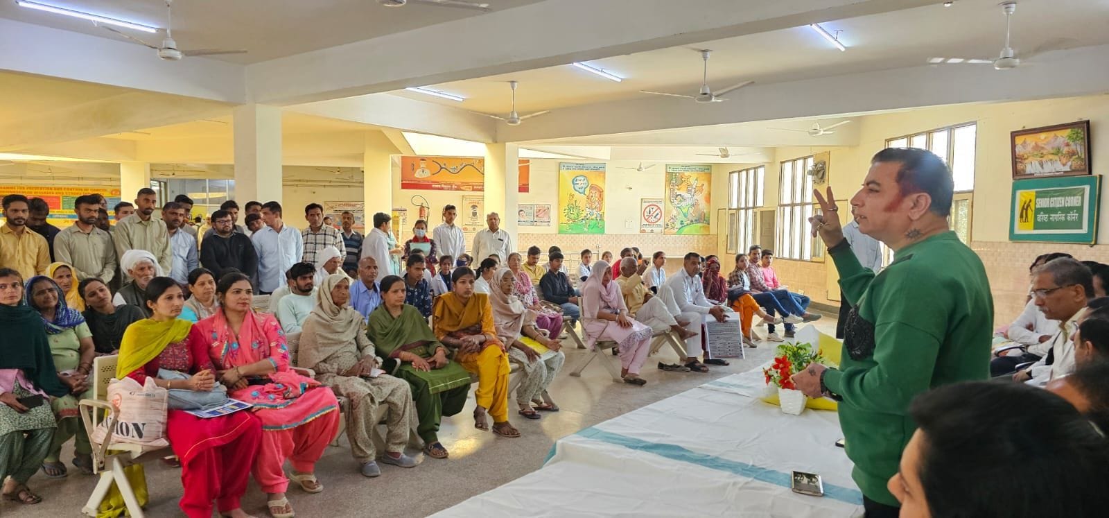 20जेएनडी33: नागरिक अस्पताल में विश्व मौखिक दिवस पर जागरूक करते हुए चिकित्सक। संवाद