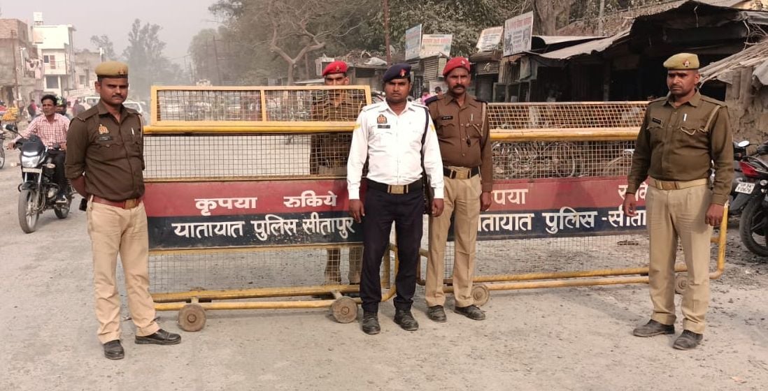 उजागर लाल इंटर कॉलेज के सामने लगी होलिका।