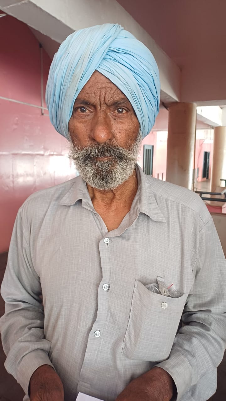 अंबाला छावनी बस स्टैंड पर हैप्पी कार्ड लेने पहुंचे लाभर्थी। संवाद। अंबाला छावनी बस स्टैंड पर हैप्पी कार्ड लेने पहुंचे लाभर्थी। संवाद।