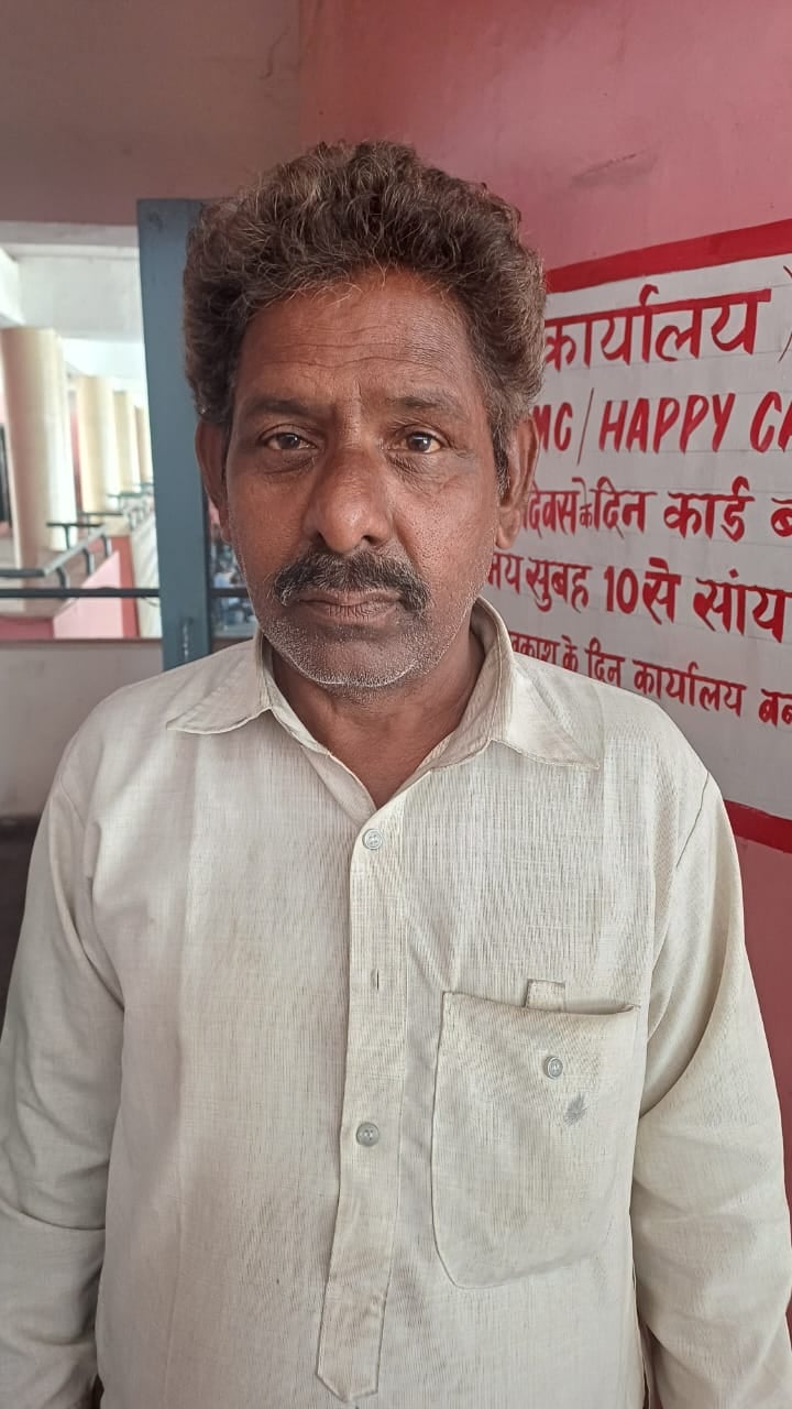 अंबाला छावनी बस स्टैंड पर हैप्पी कार्ड लेने पहुंचे लाभर्थी। संवाद। अंबाला छावनी बस स्टैंड पर हैप्पी कार्ड लेने पहुंचे लाभर्थी। संवाद।