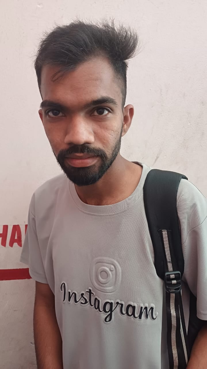 अंबाला छावनी बस स्टैंड पर हैप्पी कार्ड लेने पहुंचे लाभर्थी। संवाद। अंबाला छावनी बस स्टैंड पर हैप्पी कार्ड लेने पहुंचे लाभर्थी। संवाद।