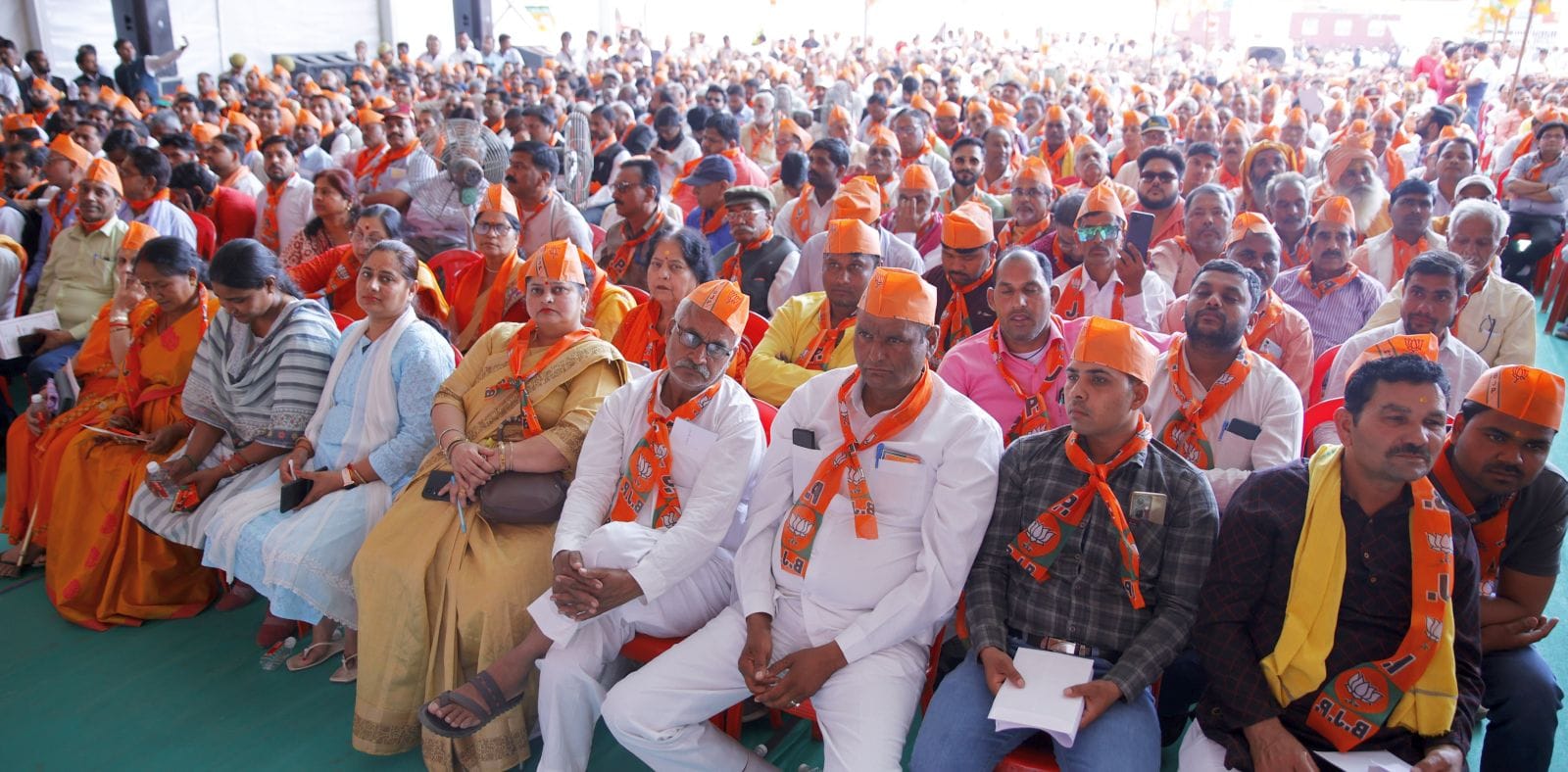 प्रबुद्ध सम्मेलन में मौजूद सम्मानित लोग। संवाद प्रबुद्ध सम्मेलन में मौजूद सम्मानित लोग। संवाद