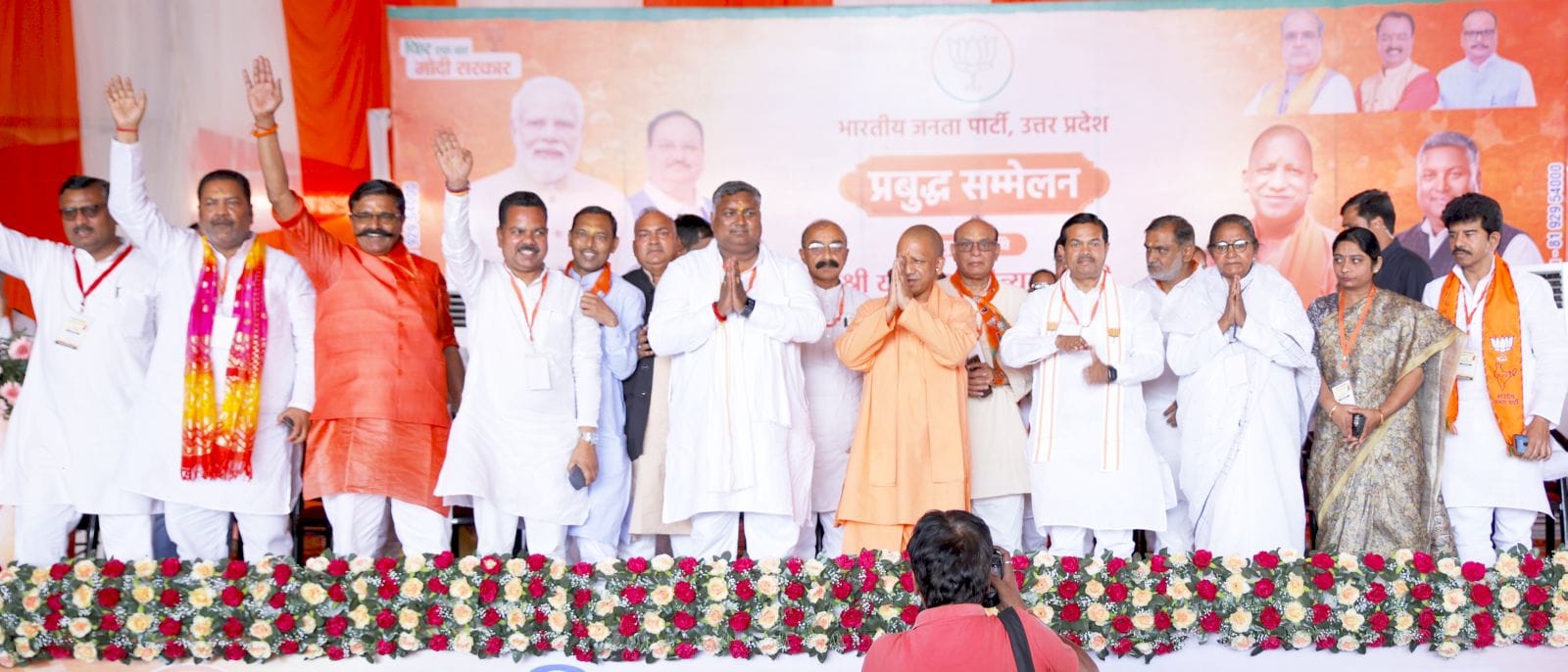 प्रबुद्ध सम्मेलन में मौजूद सम्मानित लोग। संवाद प्रबुद्ध सम्मेलन में मौजूद सम्मानित लोग। संवाद