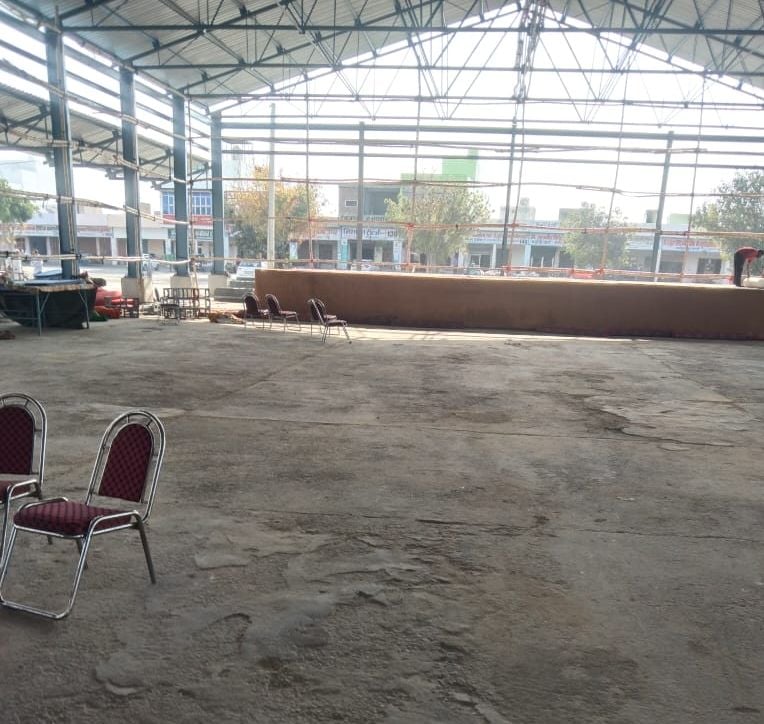 05जेएनडी23 : नई अनाजमंडी में भाजपा की रैली के लिए लगाई जा रही कुर्सियां तथा स्टैज। संवाद 05जेएनडी23 : नई अनाजमंडी में भाजपा की रैली के लिए लगाई जा रही कुर्सियां तथा स्टैज। संवाद