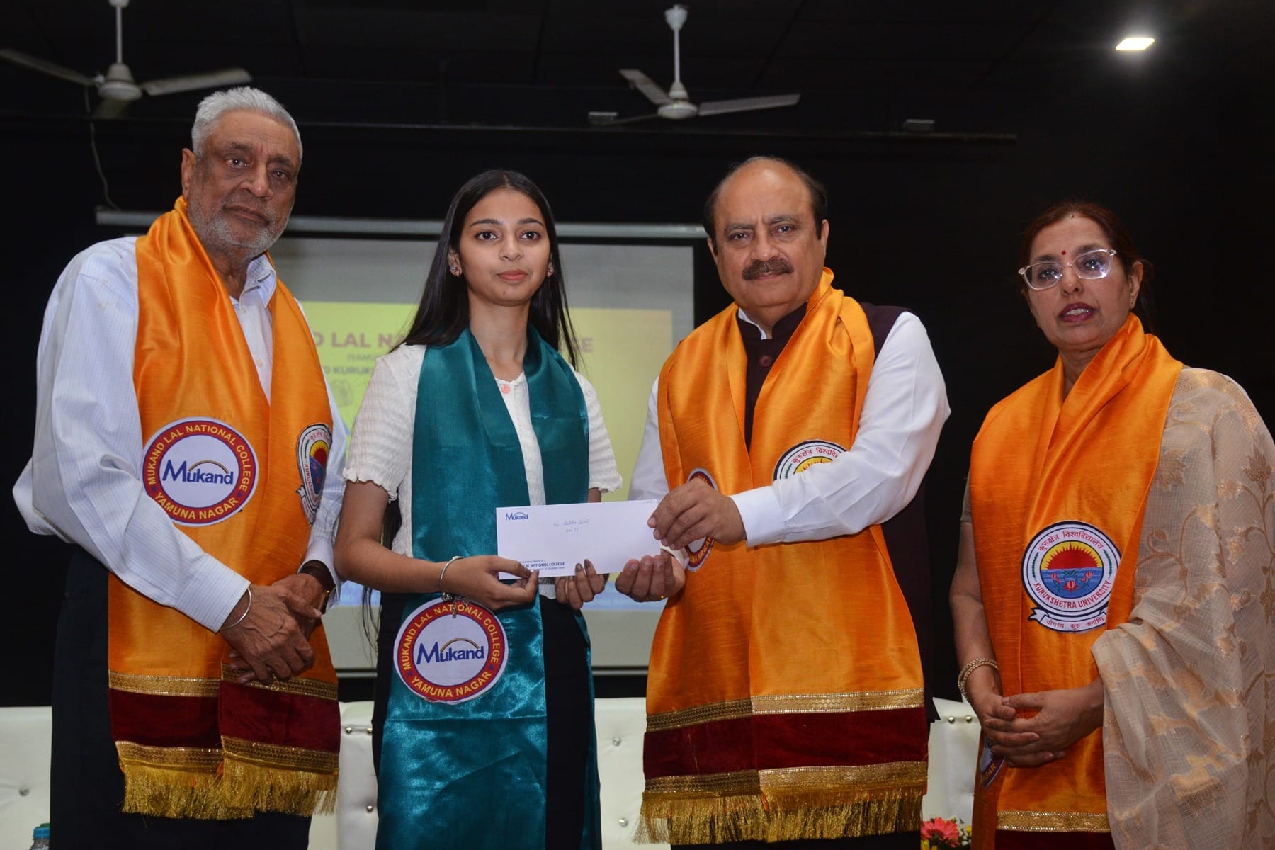 एमएलएन कॉलेज में आयोजित कार्यक्रम में उपस्थित मुख्य अतिथि, स्टाफ व विद्यार्थी। संवाद एमएलएन कॉलेज में आयोजित कार्यक्रम में उपस्थित मुख्य अतिथि, स्टाफ व विद्यार्थी। संवाद