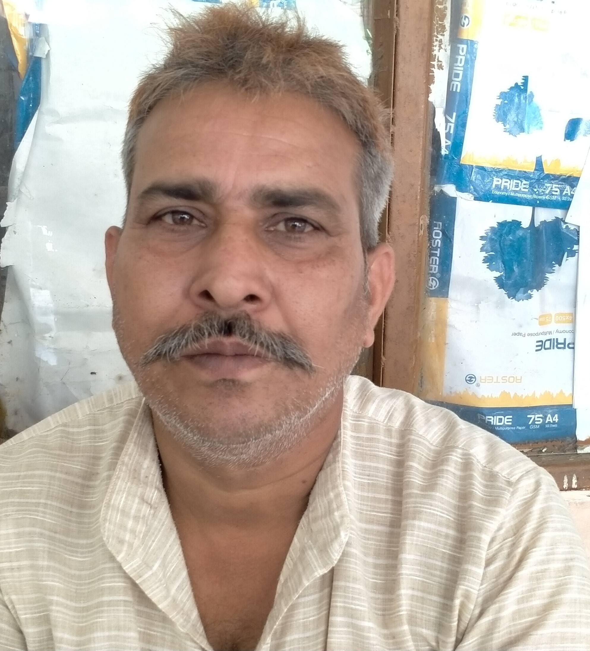 फोटो संख्या:51- तहसील कार्यालय में साइट चलने के इंतजार करते लोग व आराम करती महिलाएं--स्रोत--संव फोटो संख्या:51- तहसील कार्यालय में साइट चलने के इंतजार करते लोग व आराम करती महिलाएं--स्रोत--संव