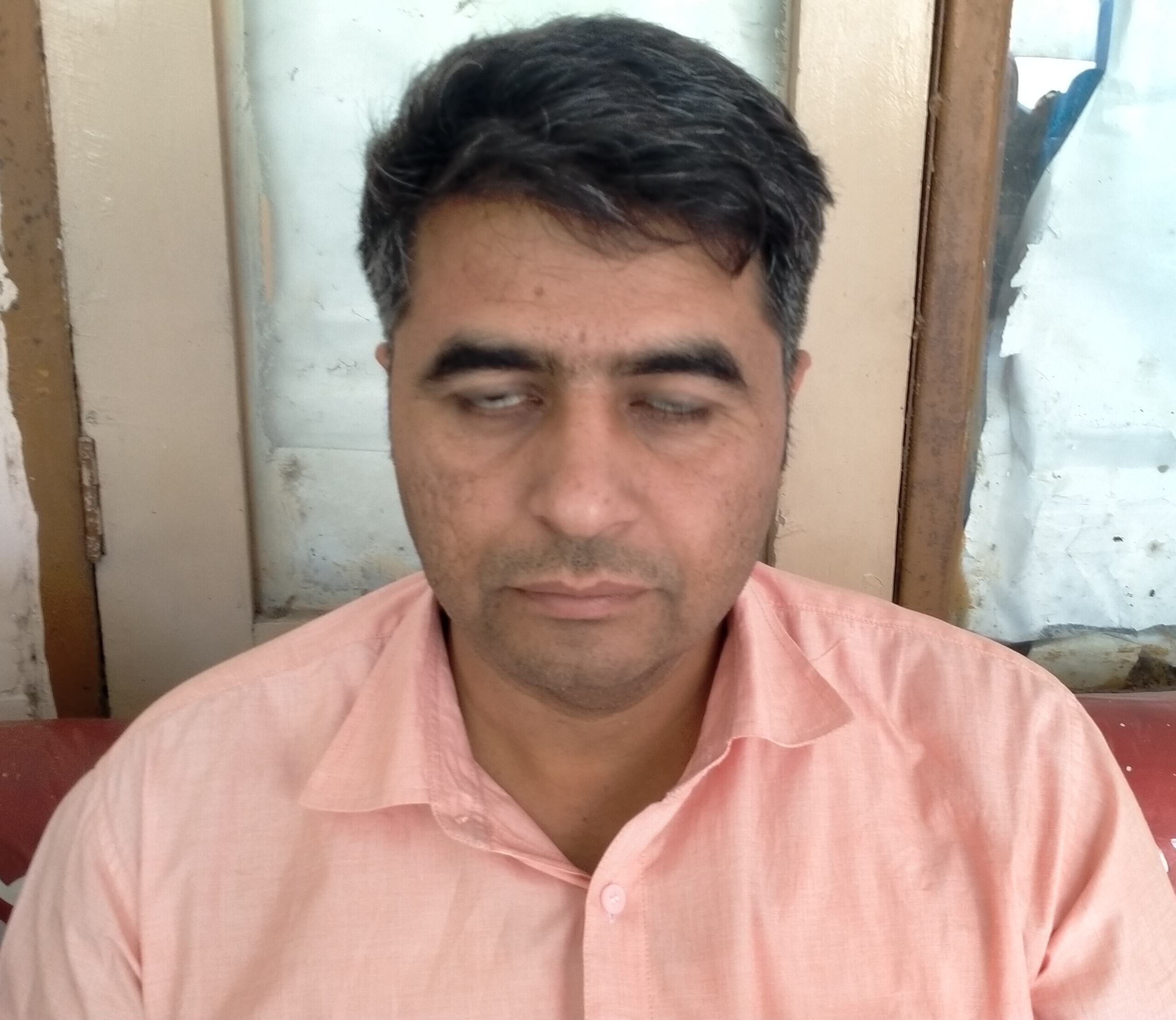 फोटो संख्या:51- तहसील कार्यालय में साइट चलने के इंतजार करते लोग व आराम करती महिलाएं--स्रोत--संव फोटो संख्या:51- तहसील कार्यालय में साइट चलने के इंतजार करते लोग व आराम करती महिलाएं--स्रोत--संव