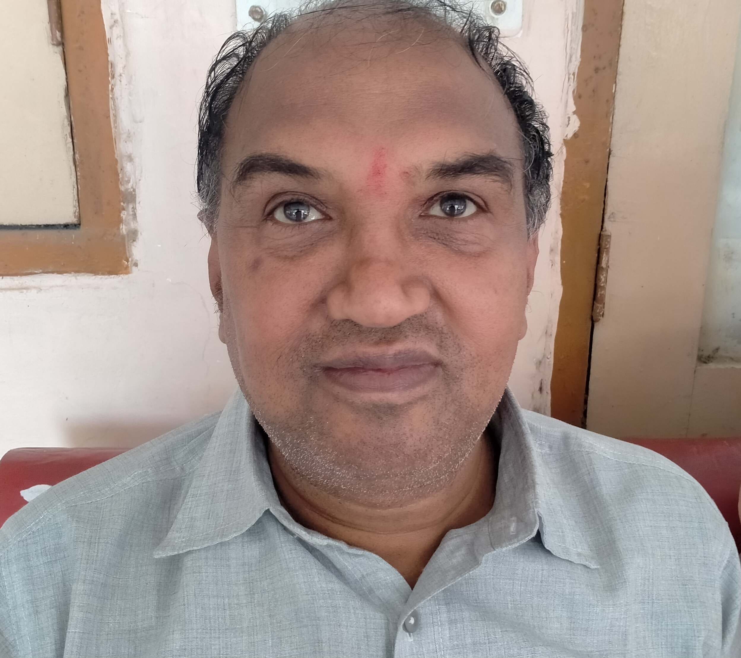 फोटो संख्या:51- तहसील कार्यालय में साइट चलने के इंतजार करते लोग व आराम करती महिलाएं--स्रोत--संव फोटो संख्या:51- तहसील कार्यालय में साइट चलने के इंतजार करते लोग व आराम करती महिलाएं--स्रोत--संव