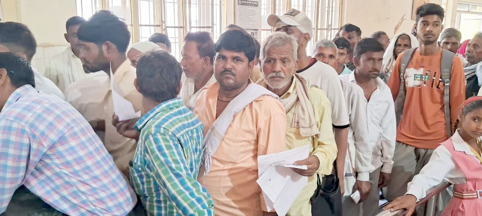 जिला अस्पताल की ओपीडी में लगी मरीजों की भीड़। संवाद जिला अस्पताल की ओपीडी में लगी मरीजों की भीड़। संवाद