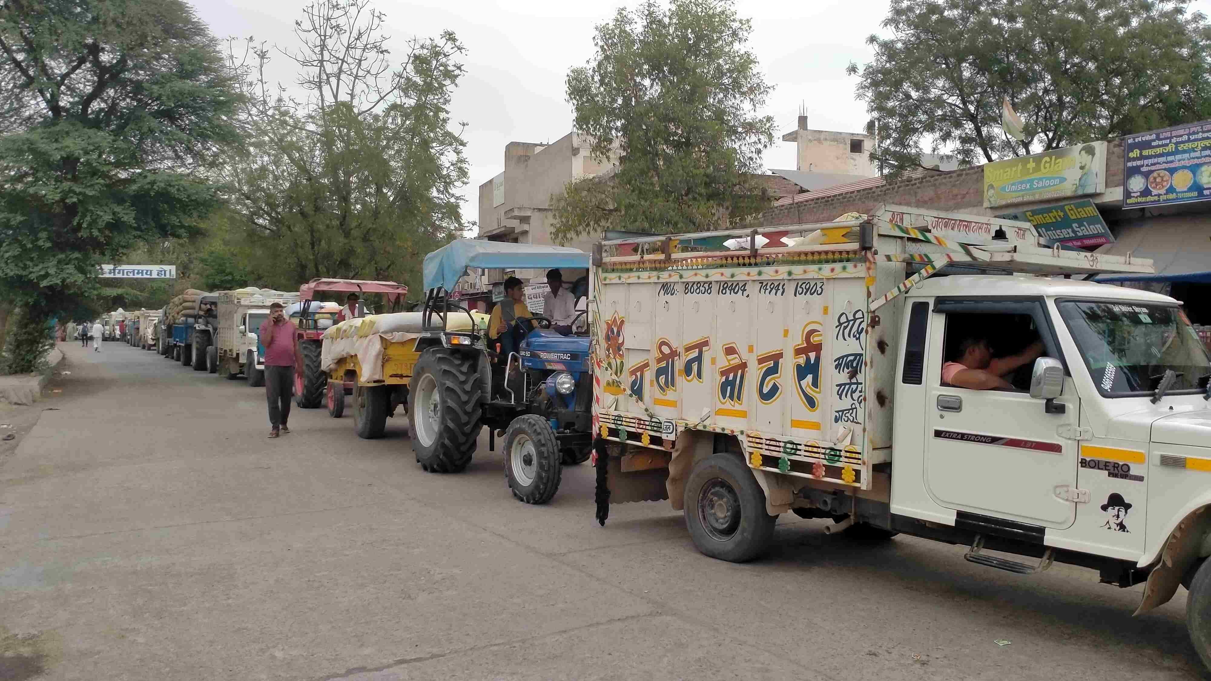 फोटो संख्या:80- अनाज मंडी महेंद्रगढ़ में रखें सरसों से भरे बैंग--स्रोत--संवाद फोटो संख्या:80- अनाज मंडी महेंद्रगढ़ में रखें सरसों से भरे बैंग--स्रोत--संवाद