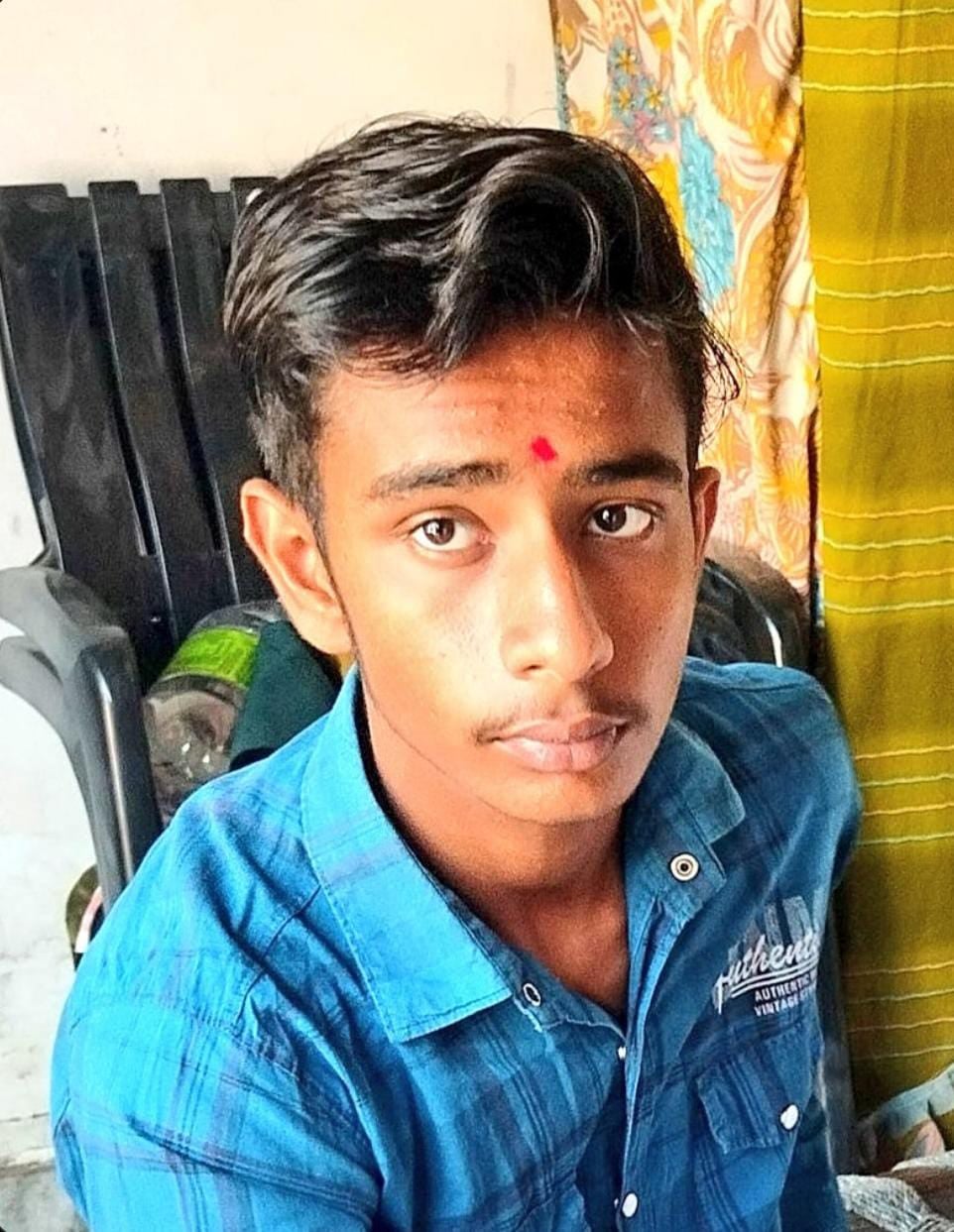 शामली के जवाहर नवोदय विद्यालय में छात्र के लापता होने की सूचना मिलने पर पहुंचे परिजन। शामली के जवाहर नवोदय विद्यालय में छात्र के लापता होने की सूचना मिलने पर पहुंचे परिजन।