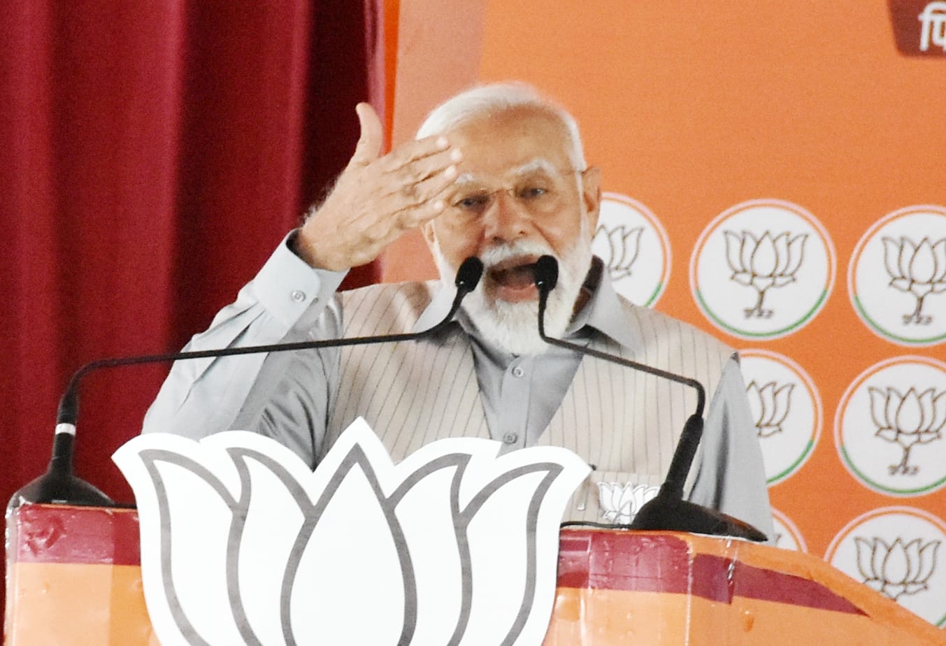 मै हूं मोदी परिवार , दिल्ली रोड स्थित राधा स्वामी सत्संग भवन में प्रधानमंत्री की जनसभा में मो मै हूं मोदी परिवार , दिल्ली रोड स्थित राधा स्वामी सत्संग भवन में प्रधानमंत्री की जनसभा में मो