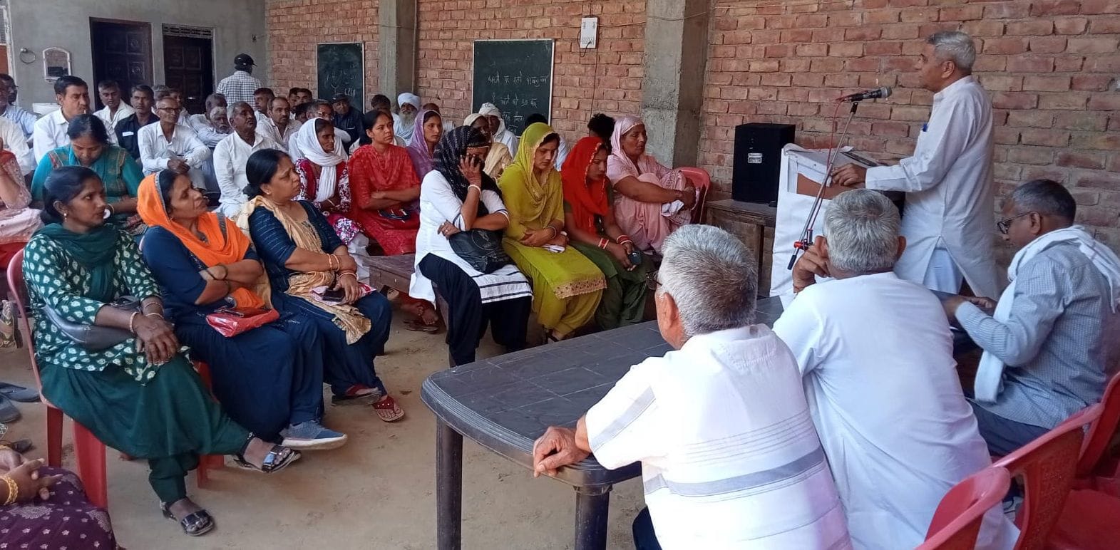 07जेएनडी07-सीटू कार्यालय में बैठक को संबोधित करते का. सुरेंद्र मलिक। स्रोत यूनियन 07जेएनडी07-सीटू कार्यालय में बैठक को संबोधित करते का. सुरेंद्र मलिक। स्रोत यूनियन