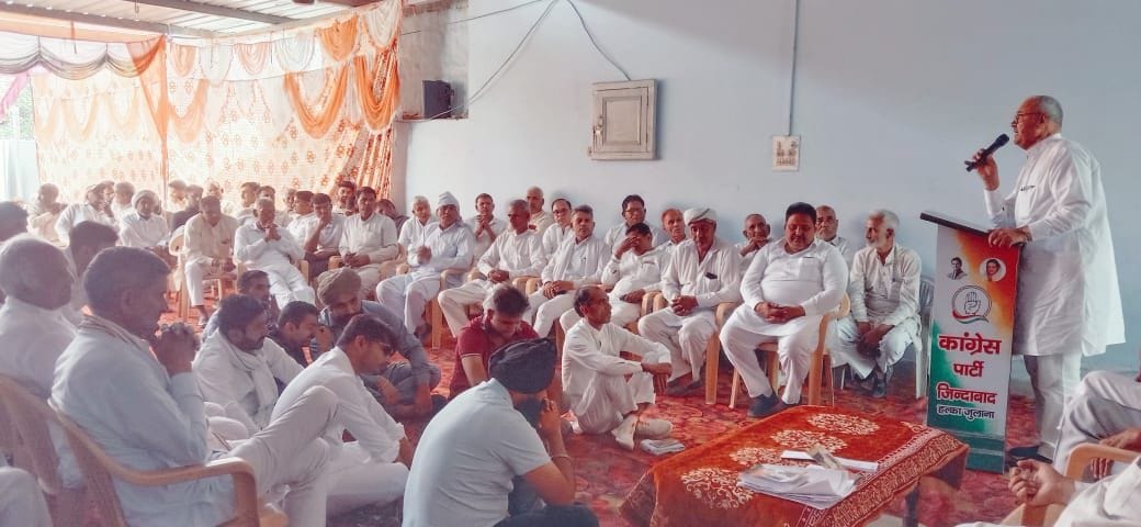 07जेएनडी13 : बैठक में कांग्रेस कार्यकर्ताओं को संबोधित करते पूर्व विधायक परमेंद्र सिंह ढुल। संव 07जेएनडी13 : बैठक में कांग्रेस कार्यकर्ताओं को संबोधित करते पूर्व विधायक परमेंद्र सिंह ढुल। संव