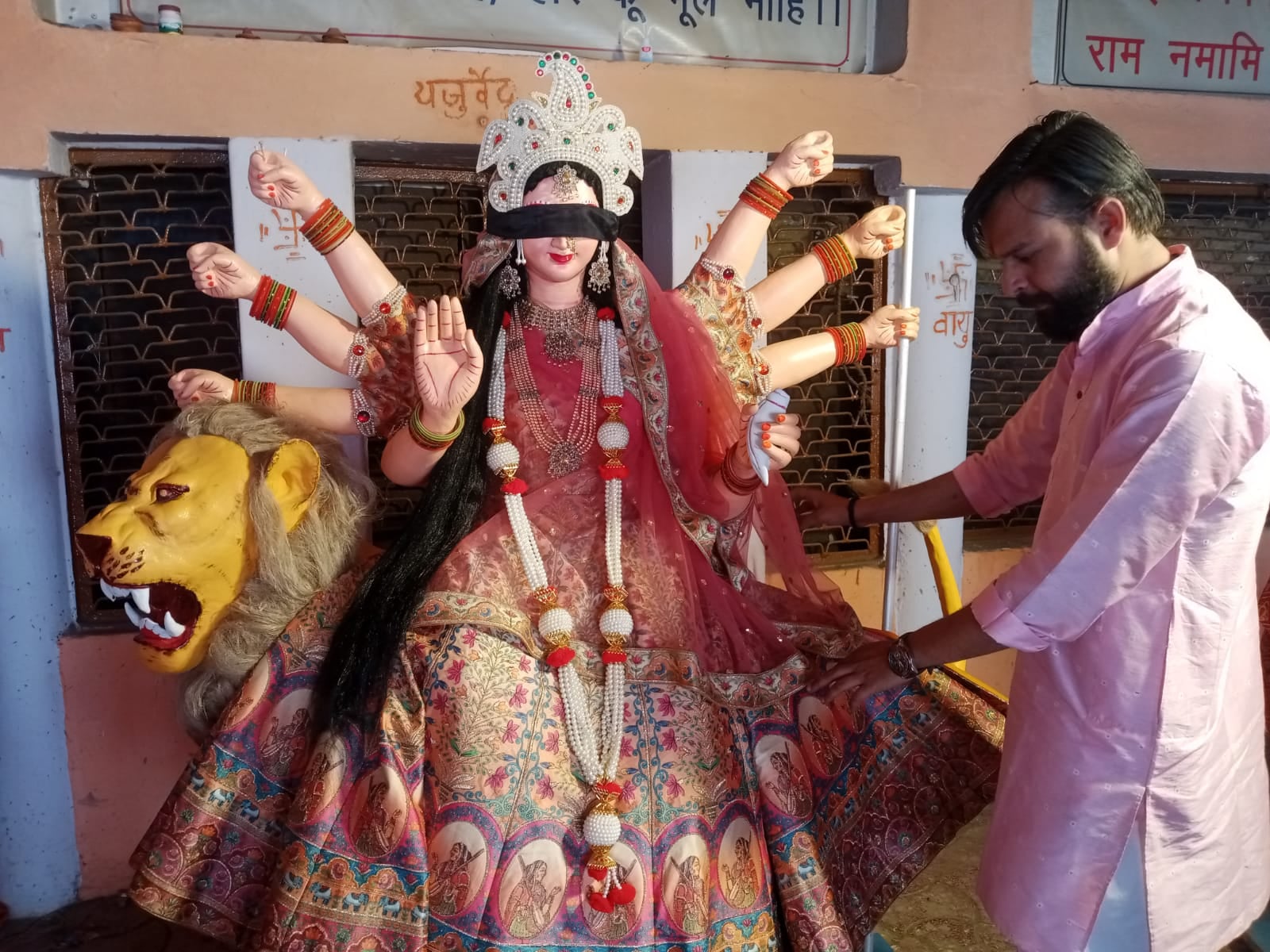 चैत्र नवरात्रि की तैयारियां मंदिर परिसर में सज गई दुकानें- संवाद चैत्र नवरात्रि की तैयारियां मंदिर परिसर में सज गई दुकानें- संवाद