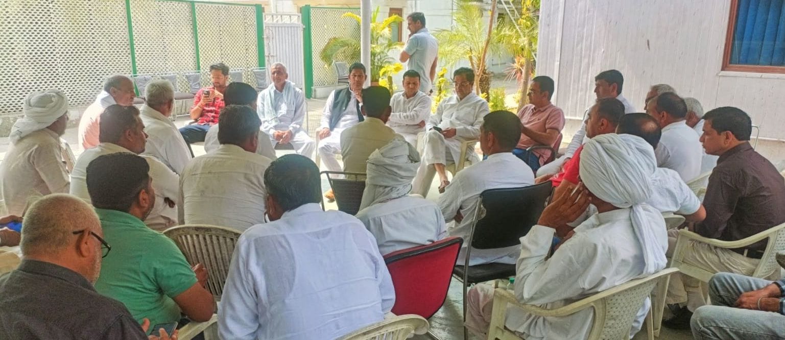 09जेएनडी22: दिल्ली पूर्व सांसद बृजेंद्र सिंह की कोठी पर पहुंचे कार्यकर्ता। संवाद 09जेएनडी22: दिल्ली पूर्व सांसद बृजेंद्र सिंह की कोठी पर पहुंचे कार्यकर्ता। संवाद