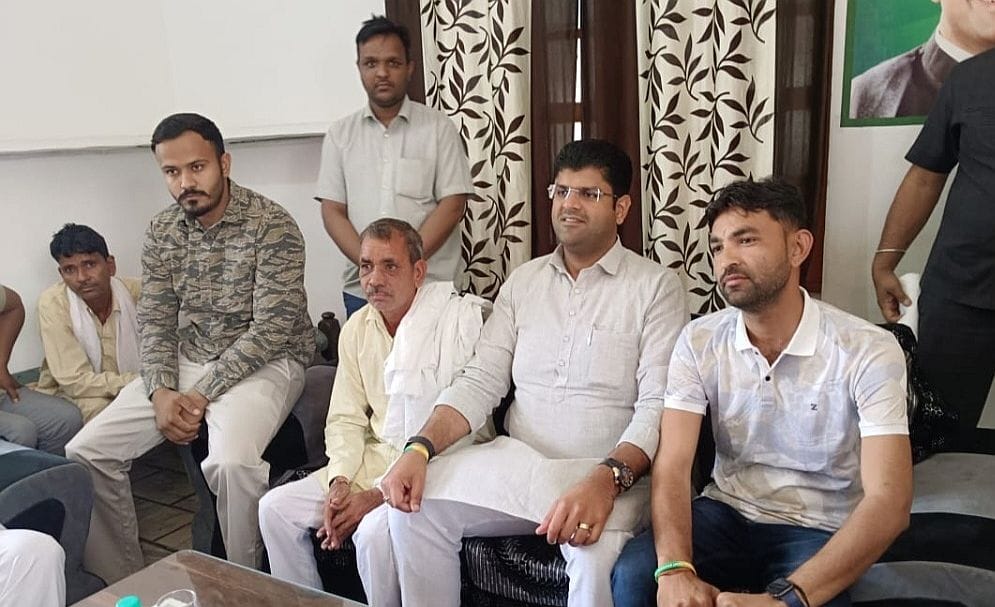 09जेएनडी25: सुदकैन कलां पहुंचे पूर्व डिप्टी सीएम दुष्यंत चौटाला। संवाद