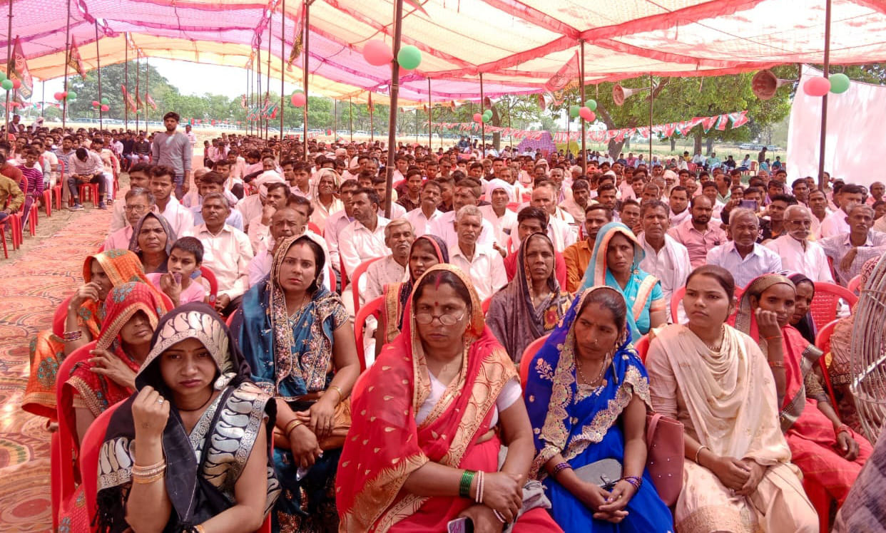 बिल्सी में आयोजित सम्मेलन में शिवपाल सिंह का स्वागत करते कार्यकर्ता। संवाद बिल्सी में आयोजित सम्मेलन में शिवपाल सिंह का स्वागत करते कार्यकर्ता। संवाद