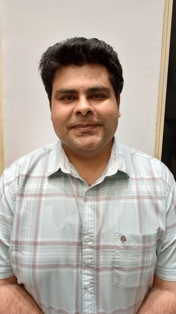छावनी के फीनिक्स क्लब में चुनाव के दौरान मतदान करने पहुंचे सदस्यों की भीड़: संवाद छावनी के फीनिक्स क्लब में चुनाव के दौरान मतदान करने पहुंचे सदस्यों की भीड़: संवाद